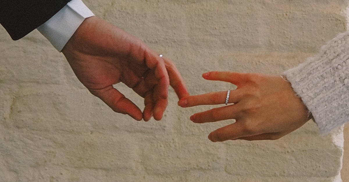 Exploring the Benefits of Keeping a Romance Alive in a Long-Term Relationship